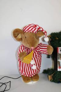 lot 291 image: Animated Christmas Mouse Decoration and Christmas Lite Garland