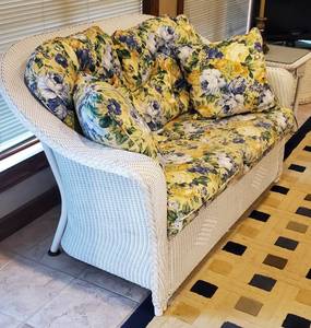 lot 3 image: Lloyd Loom Wicker Love Seat