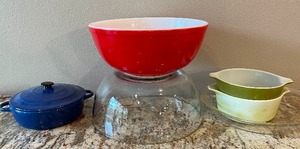 lot 52 image: Pyrex and Kitchen Lot
