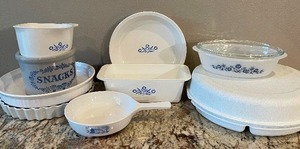 lot 51 image: Corning Ware and Kitchen Lot