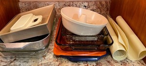 lot 21 image: Nine-Piece Baking Pan LOT