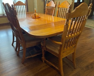 lot 79 image: Cochrane Dining Room Table and Six Chairs