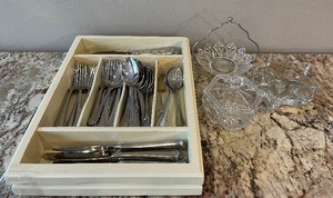 lot 58 image: Lenox Flatware 66 piece Butlers Gourmet Pattern Lot