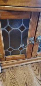 lot 86 image: Pulaski Dry Sink Style Cabinet with Glass Doors