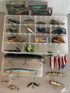lot 26 image: Fishing Tackle LOT - Rapala, Matzuo, DareDevle, 3 Plastic Organizers