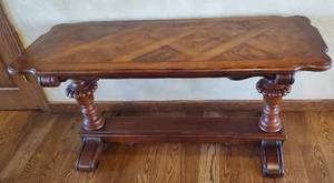 lot 121 image: Sofa Table