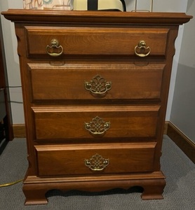 lot 116 image: Two Matching Nightstands by Klinger Manufacturing
