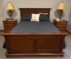 lot 132 image: Blue Queen Size Bedding Lot (NOT BED)