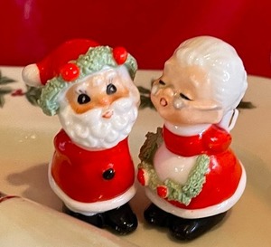 lot 82 image: Holiday Entertaining Lot with Miniature Napcoware Santa and Mrs. Claus