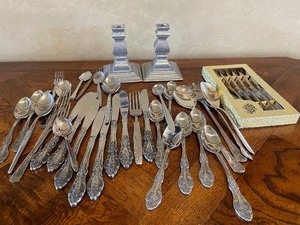 lot 110 image: Ashton Stainless Knives and Various Flatware