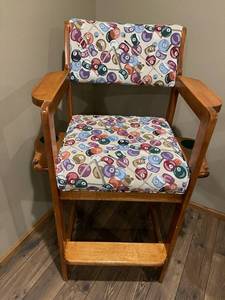 lot 154 image: Set of Game Room  Billiard Chairs
