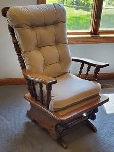 lot 125 image: Glider with Cushions