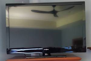 lot 131 image: Insignia Television 42 with Remote