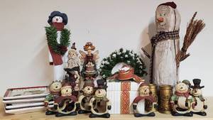 lot 169 image: Snowman Decor