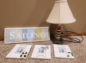 lot 187 image: Nautical Decor Art and Lamp