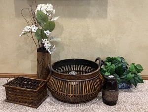 lot 157 image: Floral and Basket Decor