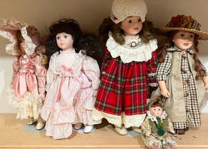 lot 201 image: Lot of 5 Porcelain Dolls