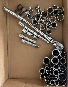 lot 32 image: LOT 38 Drive flex Head Ratchet, Extensions and Sockets