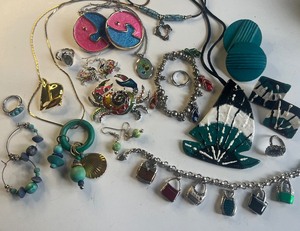 lot 211 image: Large Lot of Costume Jewelry Nautical and Beach Theme