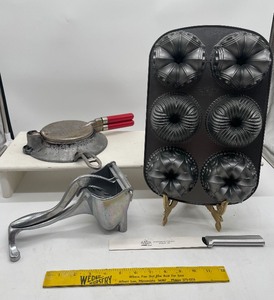 lot 9 image: Nordicware Lot Krumkake and Miniature Bundt Pan