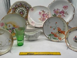lot 18 image: Porcelain and Glassware