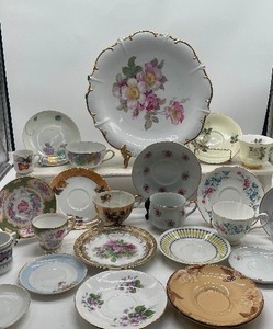 lot 21 image: Misc Large Lot of Teacups, saucers and porcelain plate
