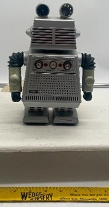 lot 31 image: Vintage Star Command Robot Radio 1997 Made in Hong Kong