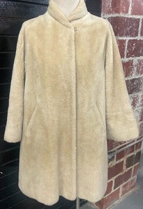 lot 53 image: Vintage A- Line Style Fur Coat Cream Colored Borgana Albrecht Furs St. PaulMinneapolis MN