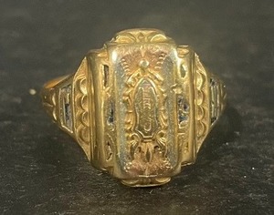 lot 56 image: Jostens 10K Class Ring Size 9