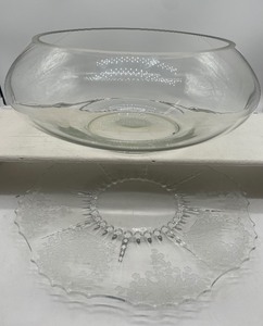 lot 91 image: Oversized Glass Decor Bowl and Oversized Glass Platter
