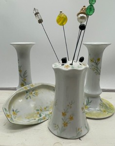 lot 95 image: Vintage Porcelain Vanity Set PSL Austria Hat Pins Imperial Austria