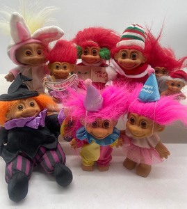 lot 98 image: Lot of Russ Trolls Vintage Holiday Trolls Christmas, Easter, Birthday, Halloween