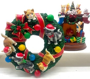 lot 102 image: Holiday Cat Wreath and Holiday Lighted Cat Fireplace Battery Operated Resin