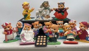 lot 105 image: Lot of 13 Magnets HOMCO Bears and Holiday Cherished Teddies Figurine Stella