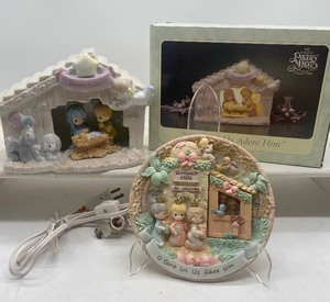 lot 108 image: Precious Moments Nativity Scene Porcelain and Resin Precious Moments Bethlehem Inn Plate Wall Hanging
