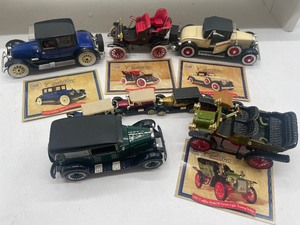 lot 112 image: Model Cars 1900s Early Cadillacs