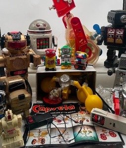 lot 119 image: Large Vintage Robot Collection with 1978 Ideal Mr. Machine Robot