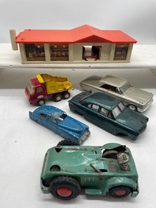 lot 131 image: Vintage Mattel Hot Wheels 1968 Supercharger and Vintage Cars