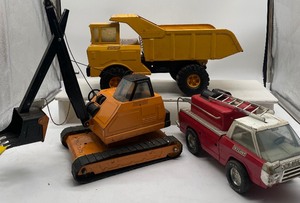 lot 137 image: Vintage Nylint Toy Lot of 3 Fire Truck, Dump Truck, Loader