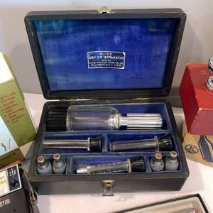 Nice Vintage  Like New Lighter, Transistor Radio and More