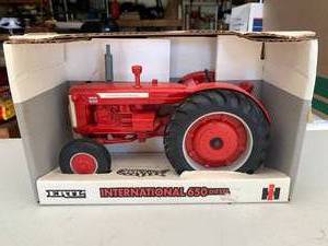 ERTL International 650 Diesel Tractor