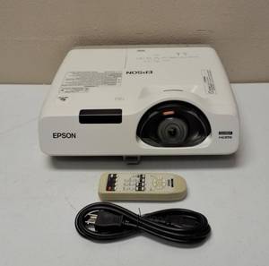 lot 11 image: Epson 3LCD  Power Lite 525W Projector