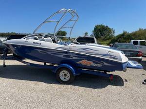 2003 Yamaha Boat