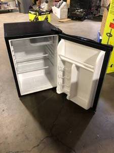 Magic Chef 2.6 cu. ft. Mini Fridge in Stainless Look  small dents Customer Returns See Pictures