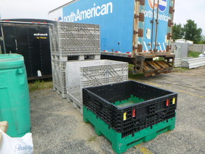 4 Plastic Storage Containers
