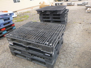 10 Plastic Pallets