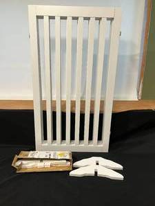 lot 238 image: Folding Decorative White Slatted Screen Divider