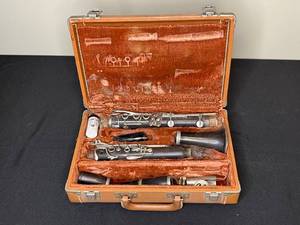 lot 216 image: Vintage Conn Clarinet with Case