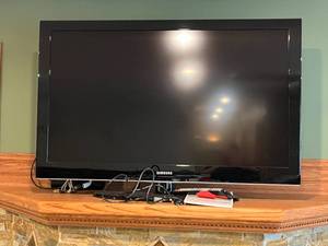 lot 230 image: Samsung 46 LCD HDTV with Remote and Manual