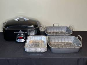 lot 249 image: Rival 20 Quart Programmable Roaster Oven with Circulon Roasting Pans